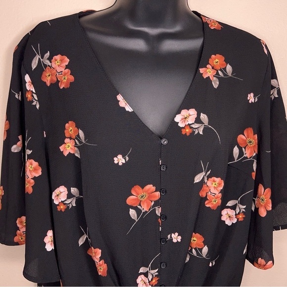 SMALL LUSH BLACK PINK FLORAL SHORT SLEEVE BLOUSE KNOT TIE ACCENT STRETCH  VNECK - Picture 2 of 12
